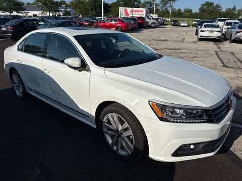 Used 2017 Volkswagen Passat 1.8T SEL Premium FWD image 7