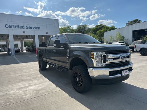 Used 2018 Ford F250 XL w/ STX Appearance Package image 7