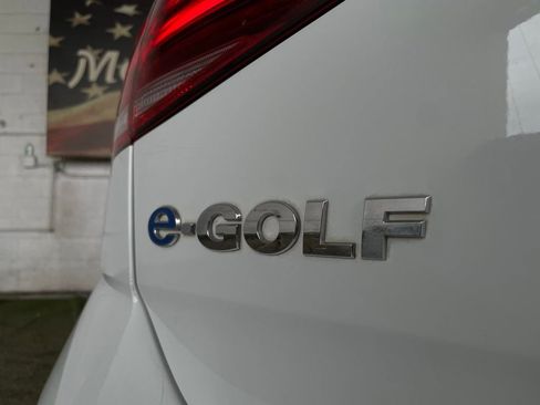 Used 2017 Volkswagen e-Golf SEL Premium image 9