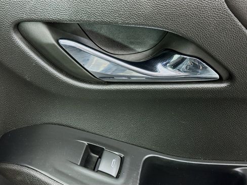 Used 2023 Chevrolet Traverse LT image 28