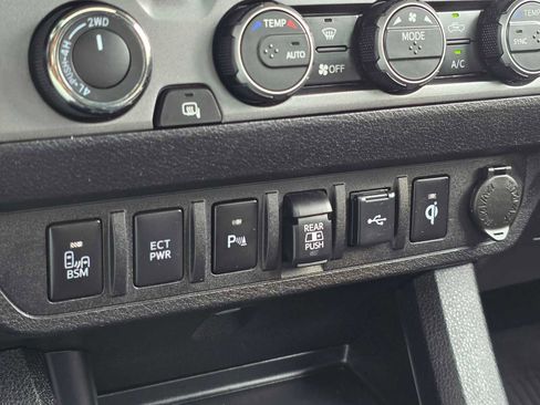 Certified 2023 Toyota Tacoma TRD Off-Road w/ TRD Premium Off Road Package AWD/4WD image 31