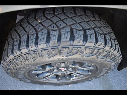 Used 2020 Chevrolet Silverado 1500 Custom Trail Boss image 38