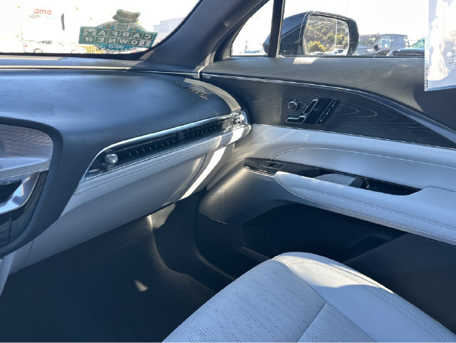 Certified 2024 Cadillac Lyriq Luxury AWD/4WD image 8