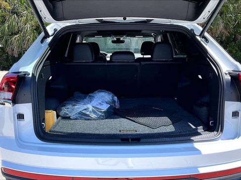 Certified 2026 Volkswagen Atlas Cross Sport SE w/ Panoramic Sunroof Package AWD/4WD image 15