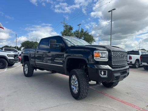 Used 2018 GMC Sierra 2500 Denali w/ Duramax Plus Package AWD/4WD image 5