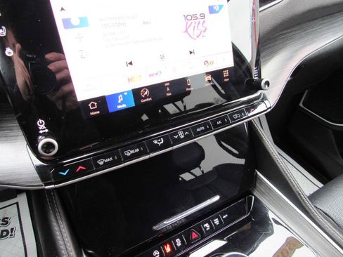 Used 2024 Jeep Wagoneer Series II w/ Flexible Seating Group image 15