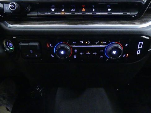 Used 2025 Chevrolet Silverado 3500 LT image 17