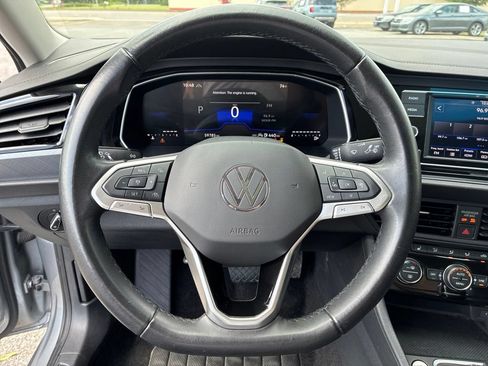 Used 2024 Volkswagen Jetta SE FWD image 29