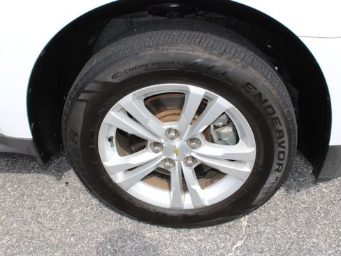 Used 2017 Chevrolet Equinox LS FWD image 10