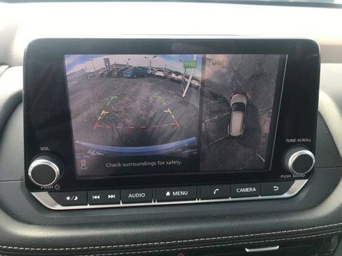 Used 2021 Nissan Rogue SL FWD image 16