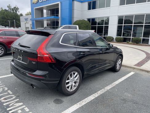 Used 2019 Volvo XC60 T5 Momentum w/ Multimedia Package image 3