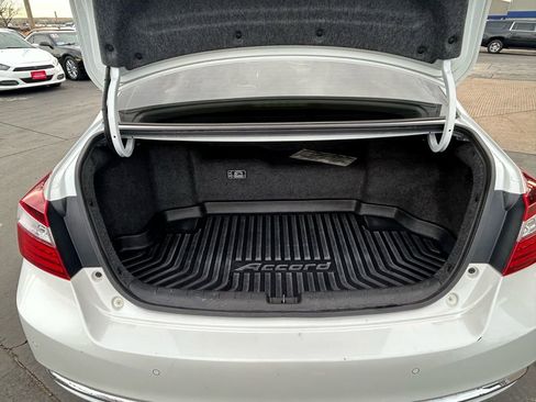Used 2017 Honda Accord Touring image 8