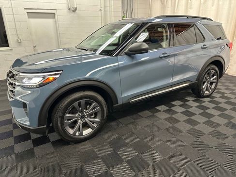 Used 2025 Ford Explorer Active w/ Active Comfort Package AWD/4WD image 5