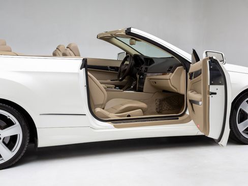 Used 2011 Mercedes-Benz E 550 Cabriolet image 26