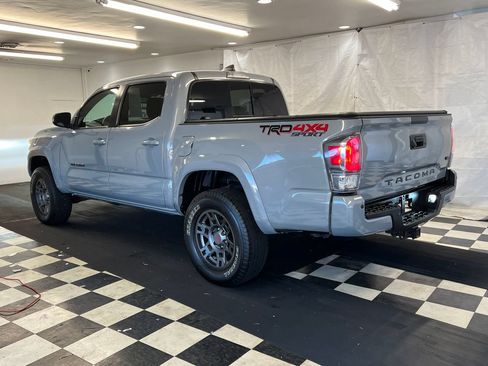 Used 2021 Toyota Tacoma TRD Sport w/ Technology Package AWD/4WD image 8