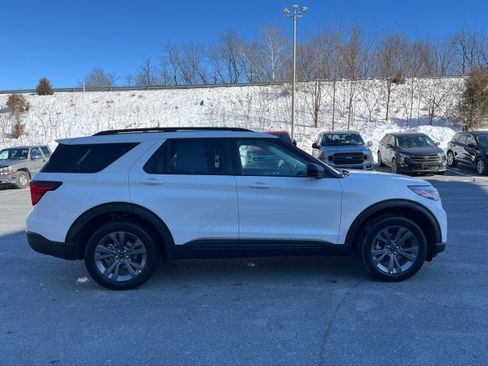 New 2026 Ford Explorer Active w/ Active Comfort Package AWD/4WD image 4