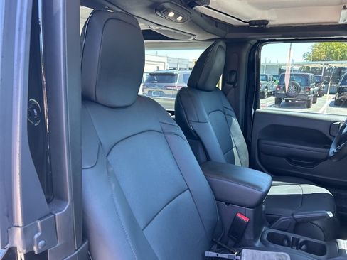 Certified 2025 Jeep Wrangler Sport AWD/4WD image 23