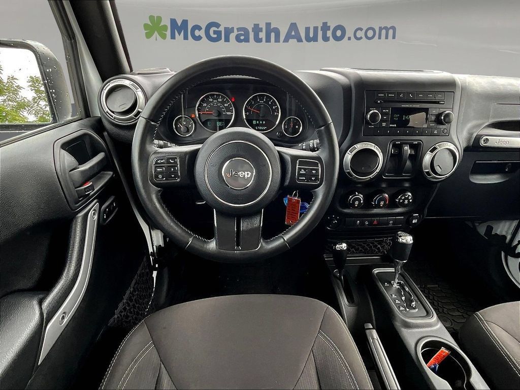 Used 2017 Jeep Wrangler Sahara w/ Connectivity Group AWD/4WD image 10