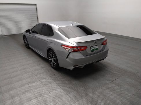 Used 2020 Toyota Camry SE FWD image 5