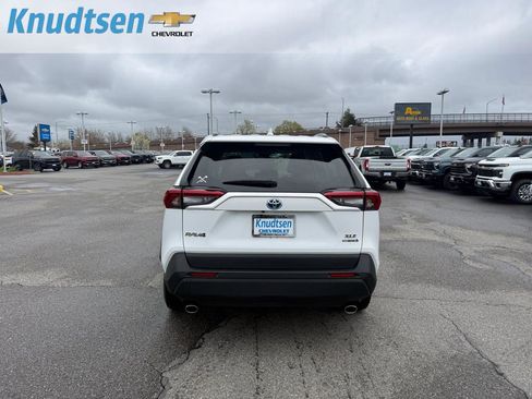 Used 2022 Toyota RAV4 XLE image 6