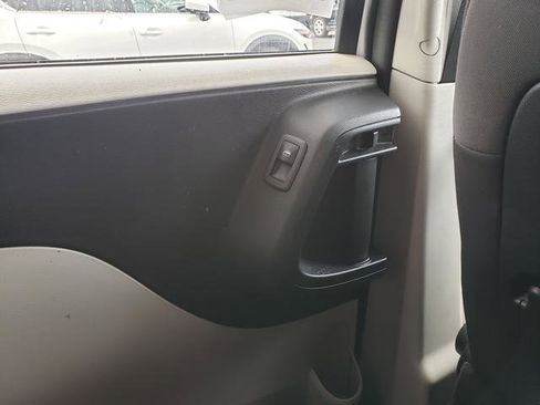 Used 2019 Dodge Grand Caravan SE FWD image 25