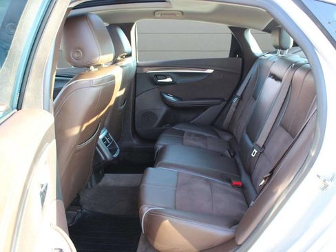 Used 2015 Chevrolet Impala LT w/ Convenience Package image 16