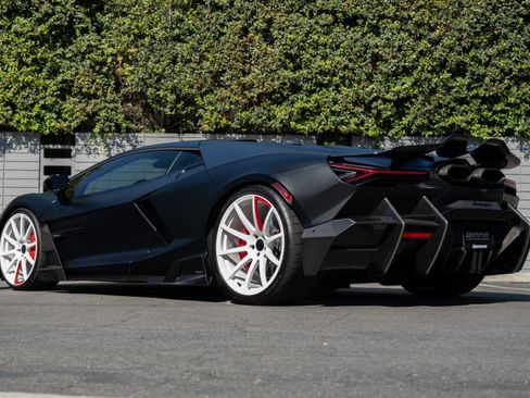 Used 2024 Lamborghini Revuelto image 31