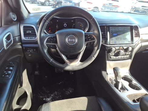 Used 2019 Jeep Grand Cherokee Laredo w/ Laredo X Package AWD/4WD image 7
