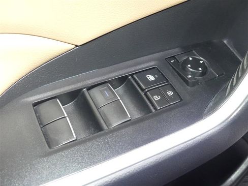 Used 2019 Toyota RAV4 XLE Premium image 20