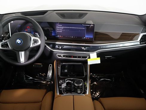 Used 2026 BMW X5 xDrive50e w/ M Sport Package AWD/4WD image 4