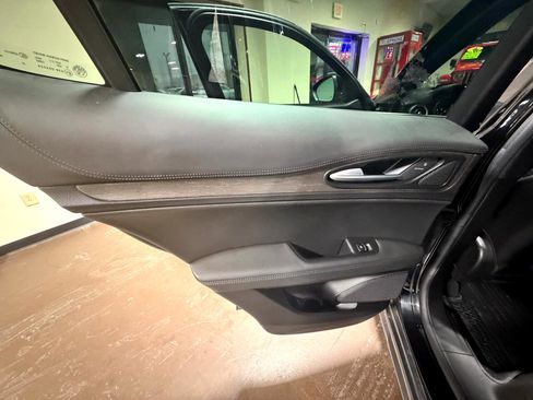 Used 2022 Alfa Romeo Stelvio Ti AWD/4WD image 8