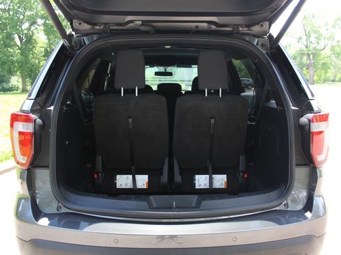Used 2017 Ford Explorer XLT w/ Equipment Group 201A FWD image 23