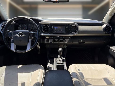 Used 2017 Toyota Tacoma SR5 AWD/4WD image 15