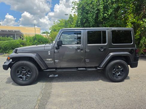 Used 2014 Jeep Wrangler Unlimited Sahara w/ Dual Top Group AWD/4WD image 4