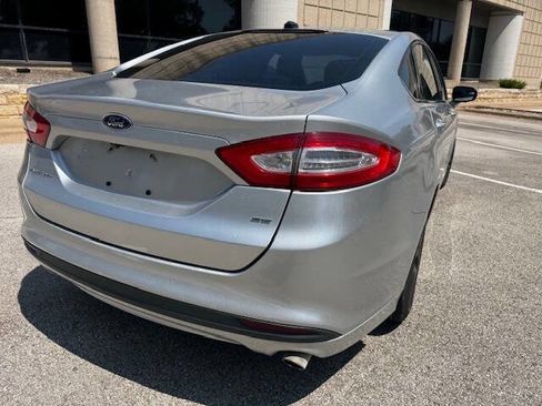 Used 2016 Ford Fusion SE image 11