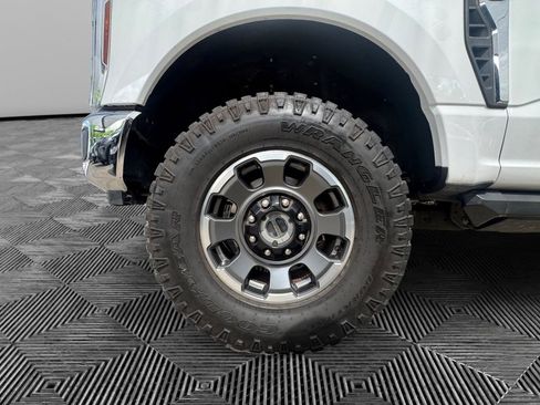 Used 2024 Ford F250 Lariat w/ Tremor Off-Road Package AWD/4WD image 9