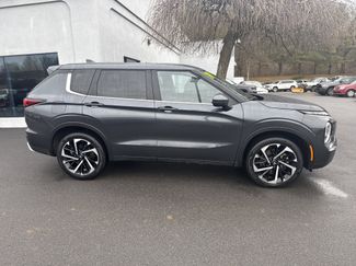 Used 2024 Mitsubishi Outlander SE video 2