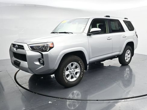 Used 2024 Toyota 4Runner SR5 AWD/4WD image 4