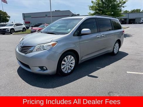 Used 2013 Toyota Sienna XLE w/ Premium Pkg AWD/4WD image 7