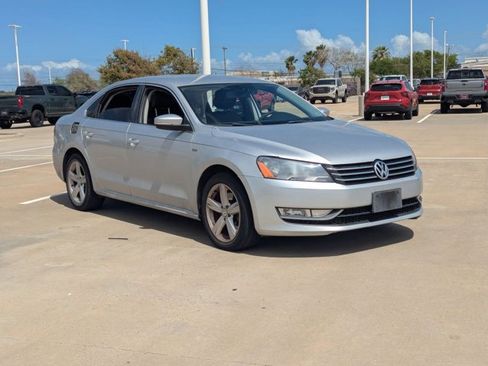 Used 2015 Volkswagen Passat 1.8T Limited Edition image 3