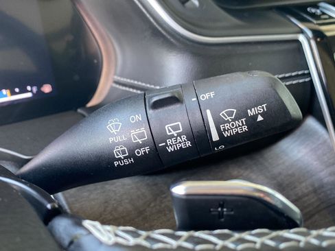 Used 2022 Jeep Grand Cherokee L Limited AWD/4WD image 47
