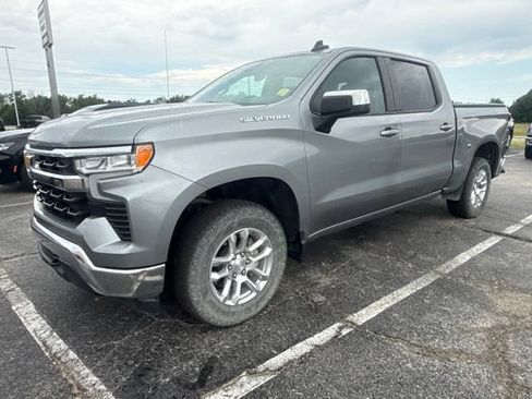Used 2024 Chevrolet Silverado 1500 LT AWD/4WD image 5