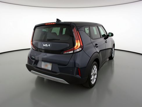 Used 2025 Kia Soul LX w/ LX Technology Package FWD image 9