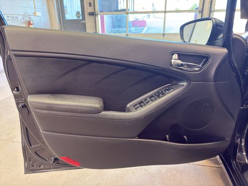 Used 2018 Kia Forte S w/ S Technology Package FWD image 13