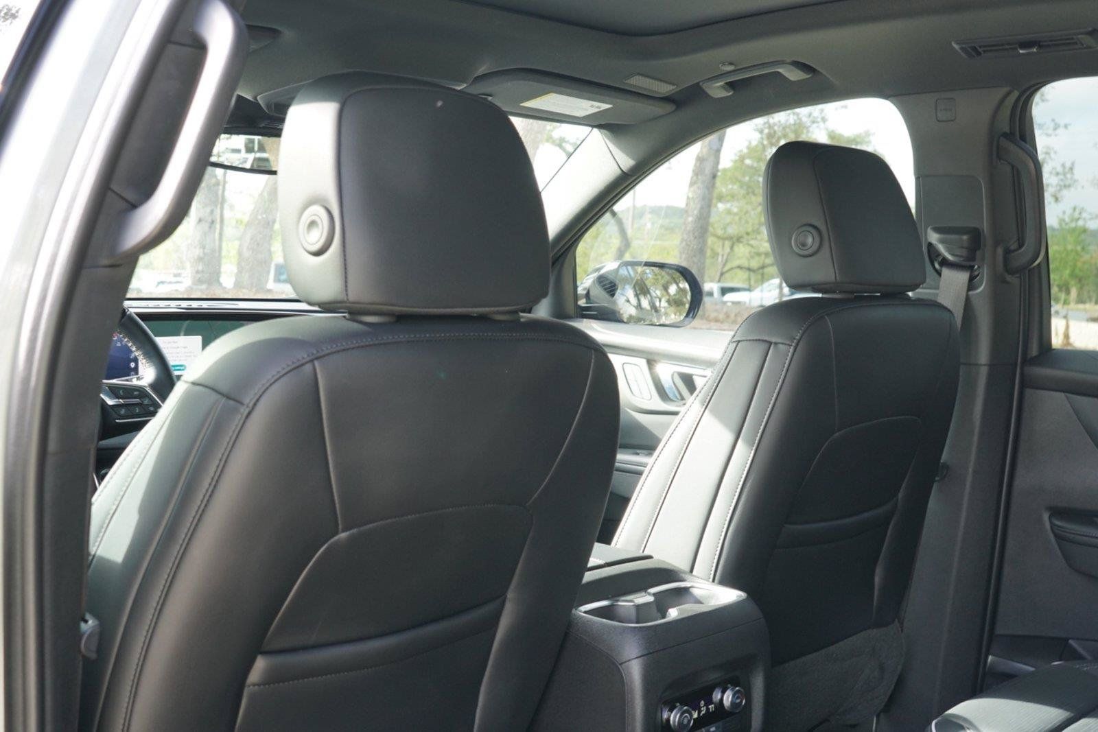 Used 2025 Buick Enclave Sport Touring w/ Super Cruise Package FWD image 21