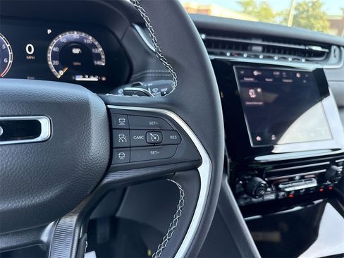 New 2025 Jeep Grand Cherokee Laredo image 16