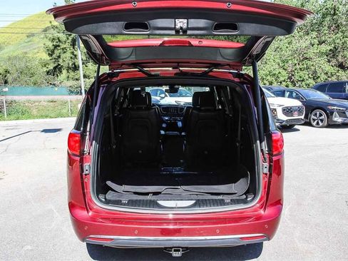 Used 2020 Chrysler Pacifica Limited image 25