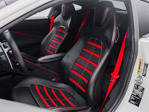 Certified 2022 Ferrari Roma image 5