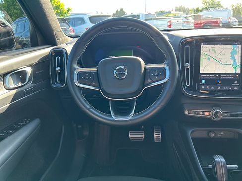 Used 2021 Volvo XC40 P8 Recharge w/ Advanced Package AWD/4WD image 8