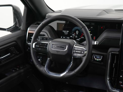 Used 2025 GMC Yukon Denali w/ Sun & Power Step Package AWD/4WD image 15